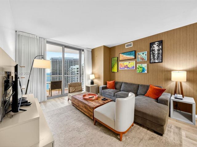 Apartment for sale  Unit #3703 - photo 7415104