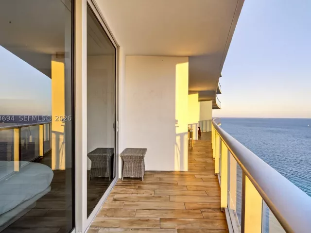 2-bedroom condo for sale in Hollywood - 4111 S Ocean Dr 3703 - MondialRealty