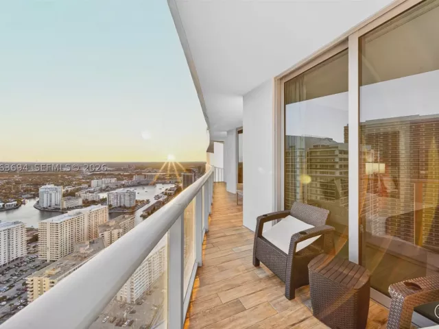 2-bedroom condo for sale in Hollywood - 4111 S Ocean Dr 3703 - MondialRealty
