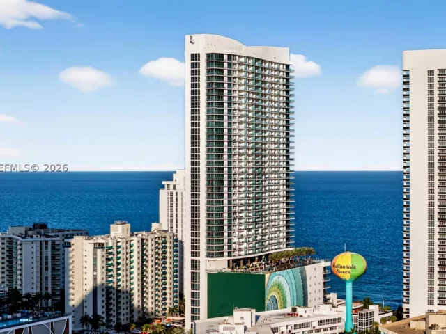 2-bedroom condo for sale in Hollywood - 4111 S Ocean Dr 3703 - MondialRealty
