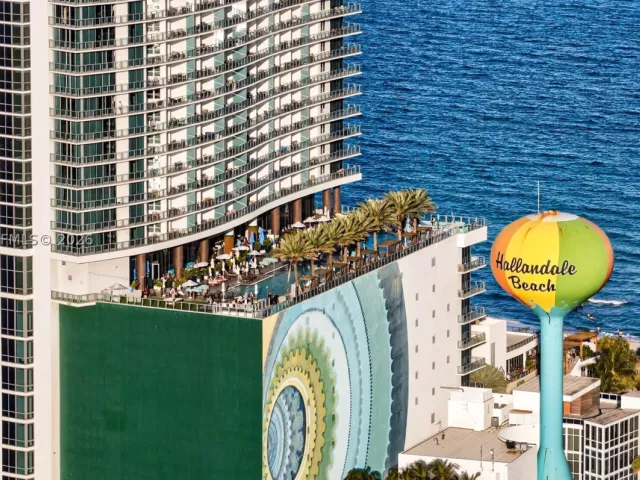 2-bedroom condo for sale in Hollywood - 4111 S Ocean Dr 3703 - MondialRealty