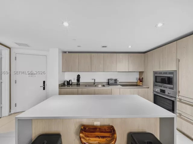 2-bedroom condo for sale in Hollywood - 4111 S Ocean Dr 3703 - MondialRealty