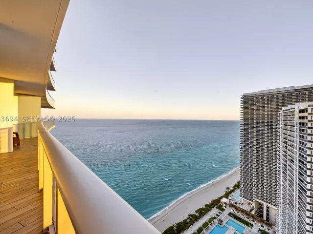 2-bedroom condo for sale in Hollywood - 4111 S Ocean Dr 3703 - MondialRealty
