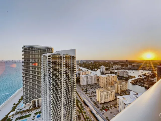 2-bedroom condo for sale in Hollywood - 4111 S Ocean Dr 3703 - MondialRealty