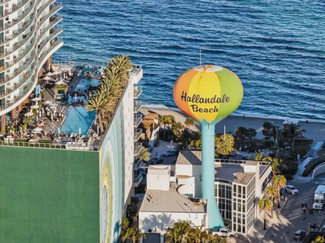 2-bedroom condo for sale in Hollywood - 4111 S Ocean Dr 3703 - MondialRealty