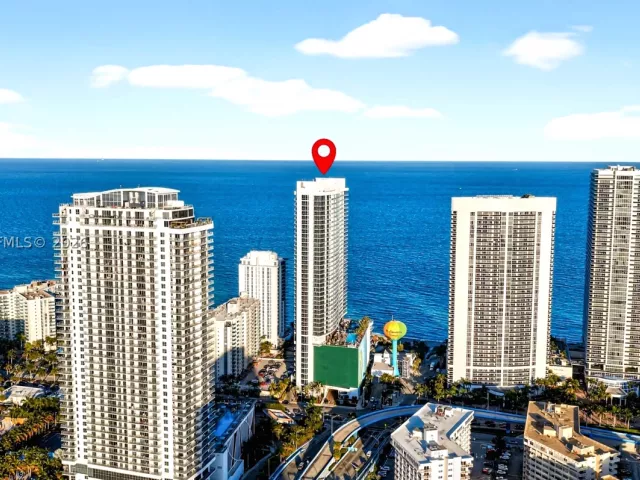 2-bedroom condo for sale in Hollywood - 4111 S Ocean Dr 3703 - MondialRealty