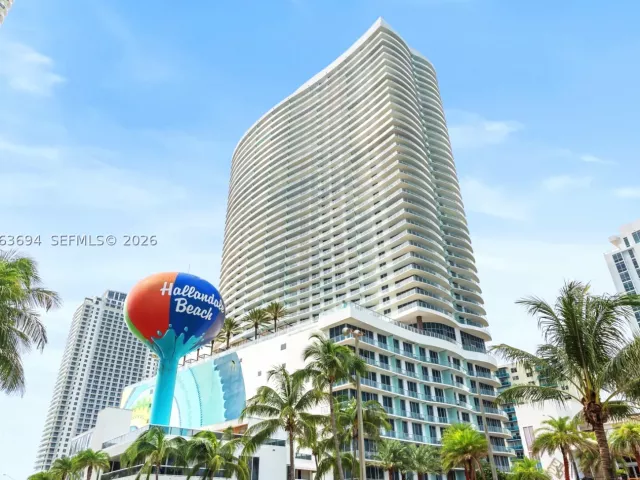 2-bedroom condo for sale in Hollywood - 4111 S Ocean Dr 3703 - MondialRealty