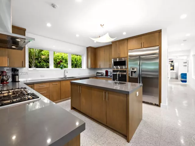 4-bedroom home for sale in Miami Beach - 4595 N Jefferson Ave - MondialRealty
