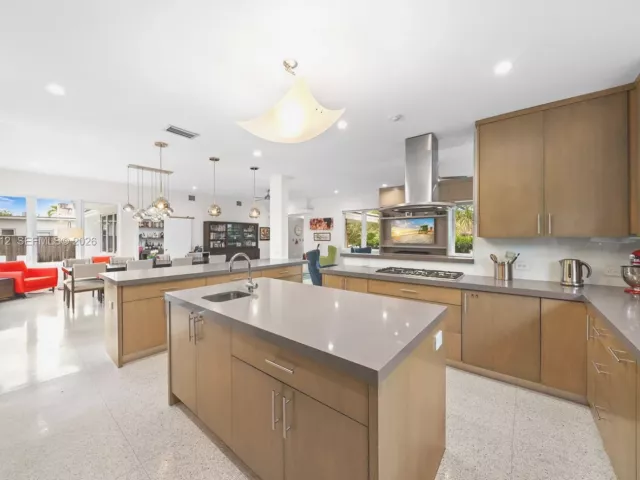 4-bedroom home for sale in Miami Beach - 4595 N Jefferson Ave - MondialRealty