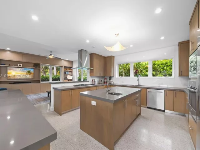 4-bedroom home for sale in Miami Beach - 4595 N Jefferson Ave - MondialRealty