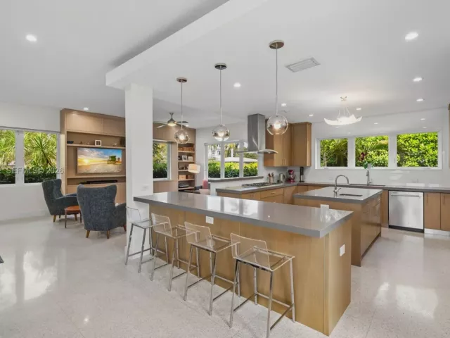 4-bedroom home for sale in Miami Beach - 4595 N Jefferson Ave - MondialRealty