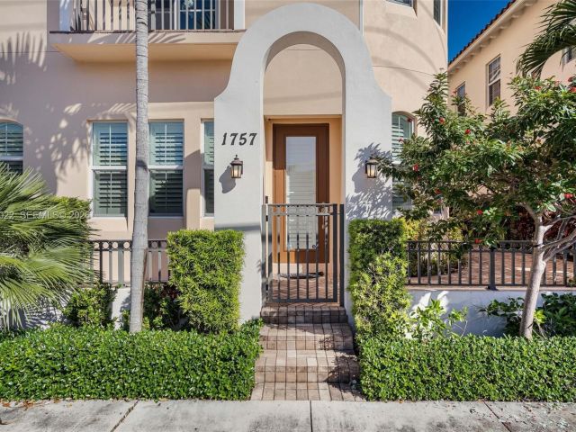 Home for rent at 1757 NE 9th St - photo 7482630