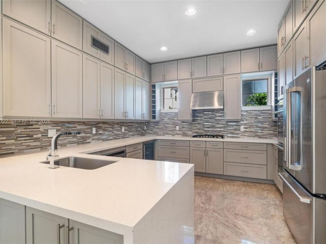 Home for rent at 1757 NE 9th St - photo 7482632