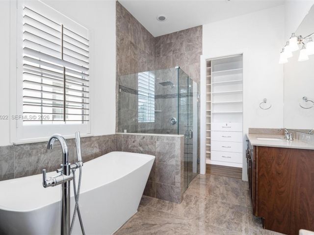 Home for rent at 1757 NE 9th St - photo 7482644