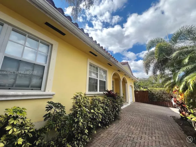 3-bedroom home for sale in Miami - 2301 SW 22nd Ave - MondialRealty