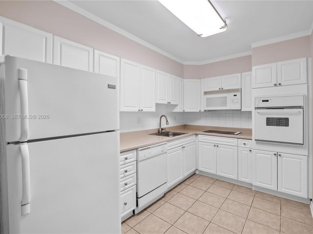 Apartment for sale  Unit #1107 - photo 7447617