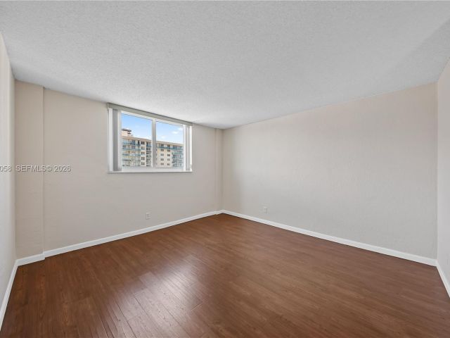 Apartment for sale  Unit #1107 - photo 7447631