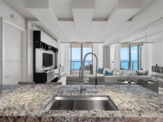 Apartment for rent  Unit #2515 - photo 7421384