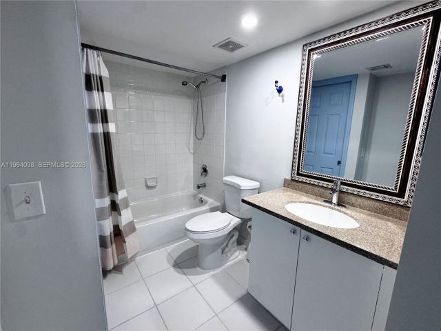 Home for rent at 2881 NE 185th St 102 - photo 7513937