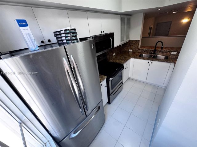 Home for rent at 2881 NE 185th St 102 - photo 7513939