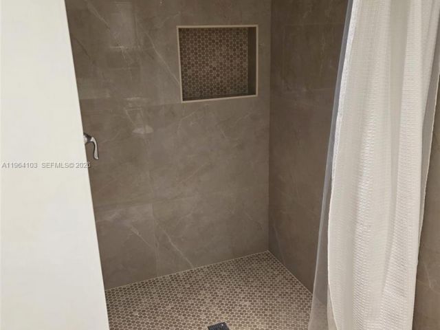 3-bedroom home for rent in Pembroke Pines - 10951 Cypress Rd 10951 - MondialRealty