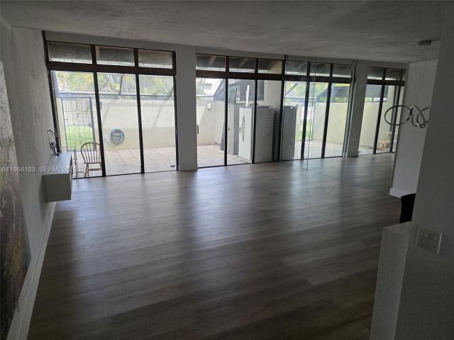 3-bedroom home for rent in Pembroke Pines - 10951 Cypress Rd 10951 - MondialRealty