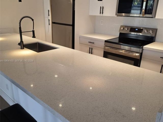 3-bedroom home for rent in Pembroke Pines - 10951 Cypress Rd 10951 - MondialRealty