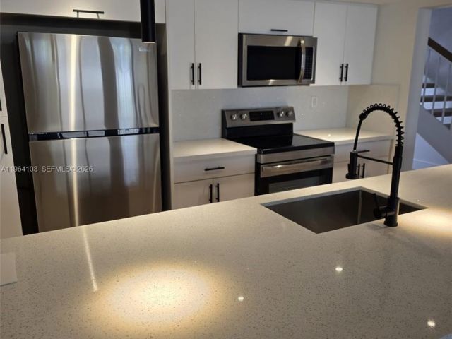 3-bedroom home for rent in Pembroke Pines - 10951 Cypress Rd 10951 - MondialRealty