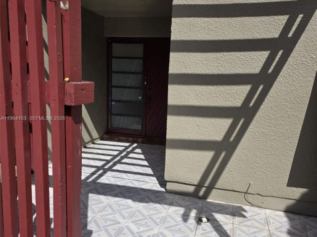 3-bedroom home for rent in Pembroke Pines - 10951 Cypress Rd 10951 - MondialRealty