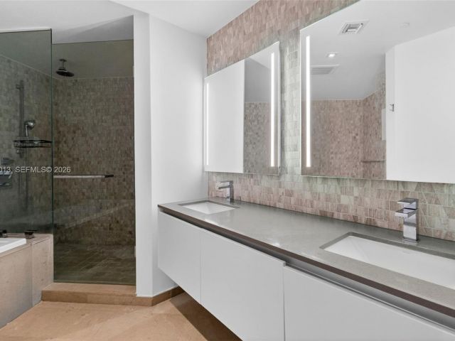 Apartment for sale  Unit #1702 - photo 7509251