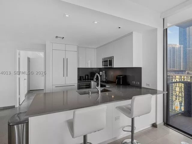 2-bedroom condo for sale in Miami - 68 SE 6th St 1702 - MondialRealty
