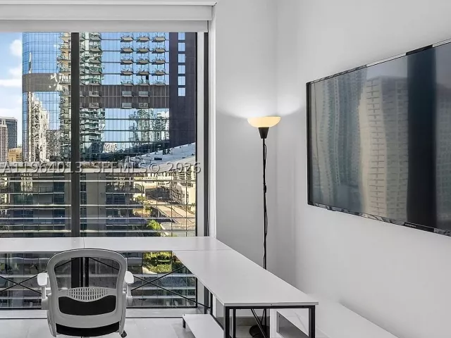 2-bedroom condo for sale in Miami - 68 SE 6th St 1702 - MondialRealty