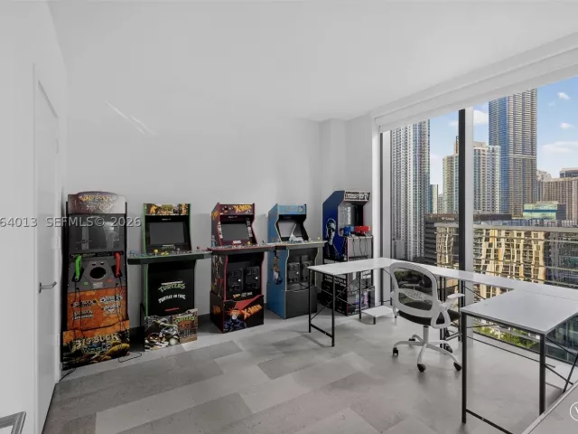 2-bedroom condo for sale in Miami - 68 SE 6th St 1702 - MondialRealty