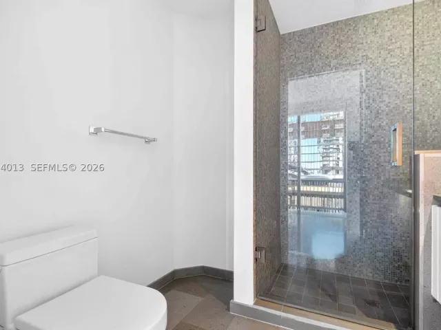 2-bedroom condo for sale in Miami - 68 SE 6th St 1702 - MondialRealty