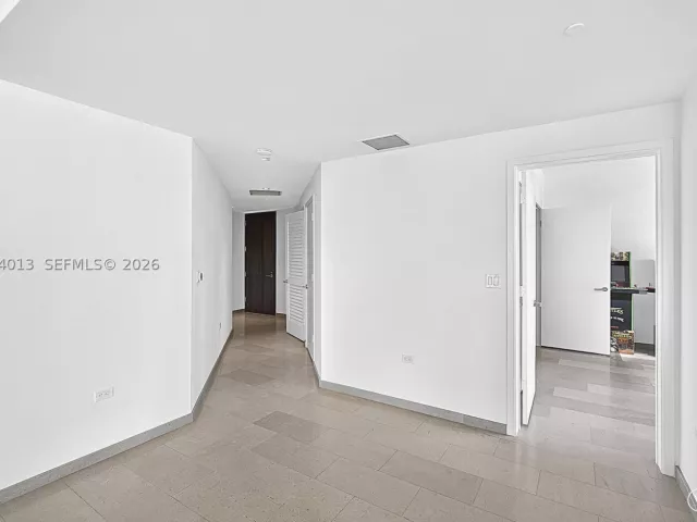 2-bedroom condo for sale in Miami - 68 SE 6th St 1702 - MondialRealty