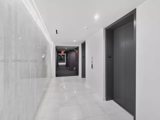 2-bedroom condo for sale in Miami - 68 SE 6th St 1702 - MondialRealty