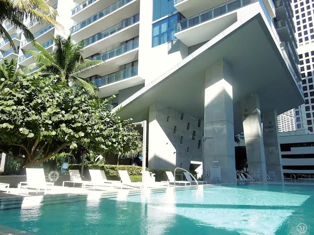 2-bedroom condo for sale in Miami - 68 SE 6th St 1702 - MondialRealty