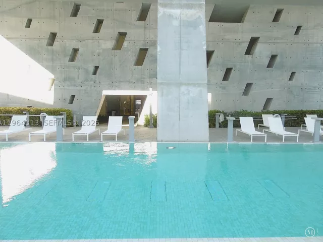 2-bedroom condo for sale in Miami - 68 SE 6th St 1702 - MondialRealty