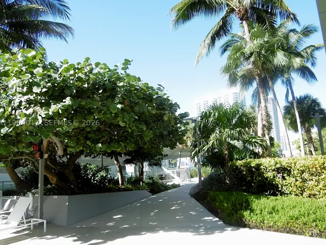 2-bedroom condo for sale in Miami - 68 SE 6th St 1702 - MondialRealty