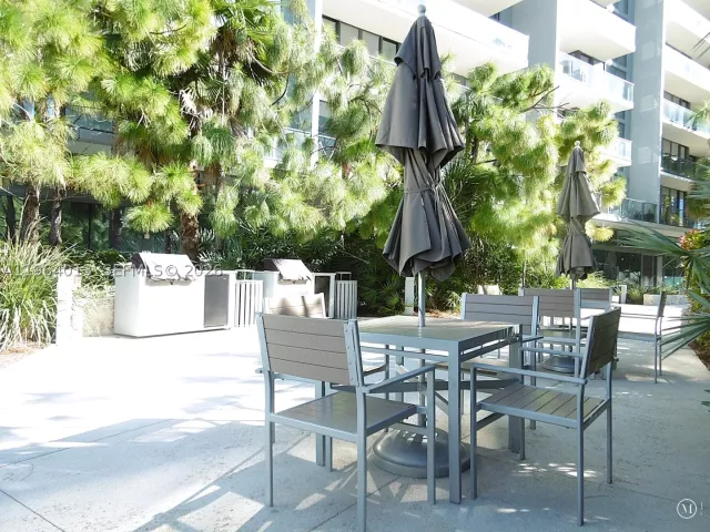 2-bedroom condo for sale in Miami - 68 SE 6th St 1702 - MondialRealty