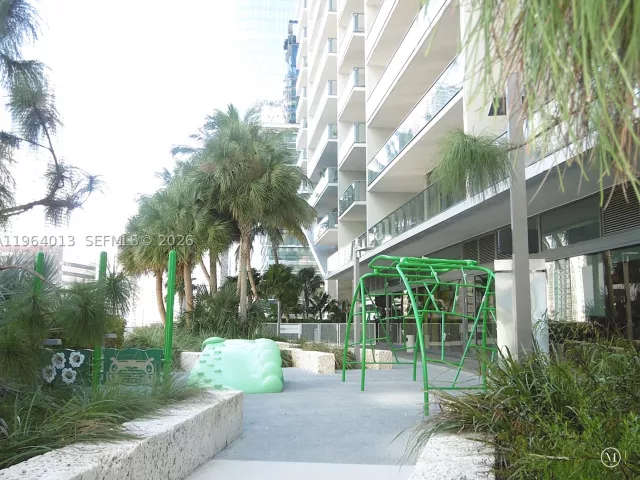 2-bedroom condo for sale in Miami - 68 SE 6th St 1702 - MondialRealty