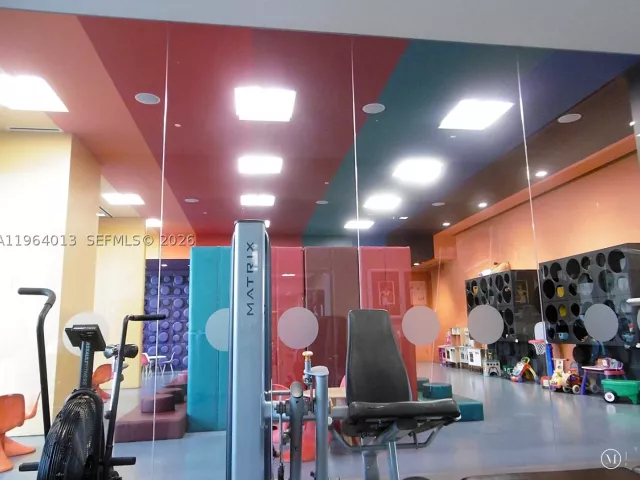 2-bedroom condo for sale in Miami - 68 SE 6th St 1702 - MondialRealty