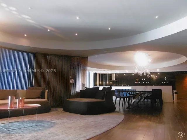 2-bedroom condo for sale in Miami - 68 SE 6th St 1702 - MondialRealty