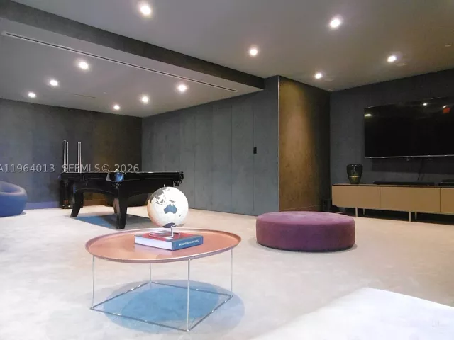 2-bedroom condo for sale in Miami - 68 SE 6th St 1702 - MondialRealty