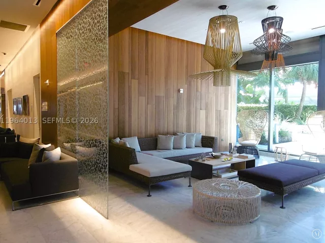2-bedroom condo for sale in Miami - 68 SE 6th St 1702 - MondialRealty