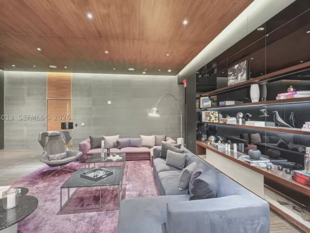 2-bedroom condo for sale in Miami - 68 SE 6th St 1702 - MondialRealty