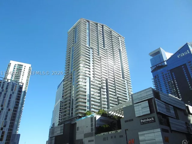 2-bedroom condo for sale in Miami - 68 SE 6th St 1702 - MondialRealty