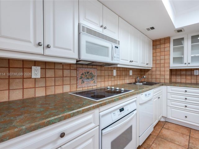 Apartment for sale  Unit #310 - photo 7418861