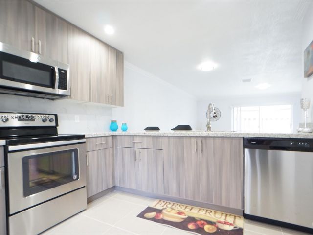 Home for rent at 610 NW 108th Ter . - photo 7430617