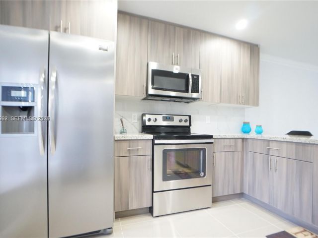 Home for rent at 610 NW 108th Ter . - photo 7430618